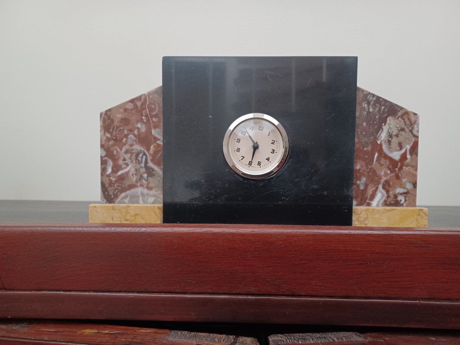 Marmeren tafelklok met zwart en rood marmer, Ophalen of Verzenden