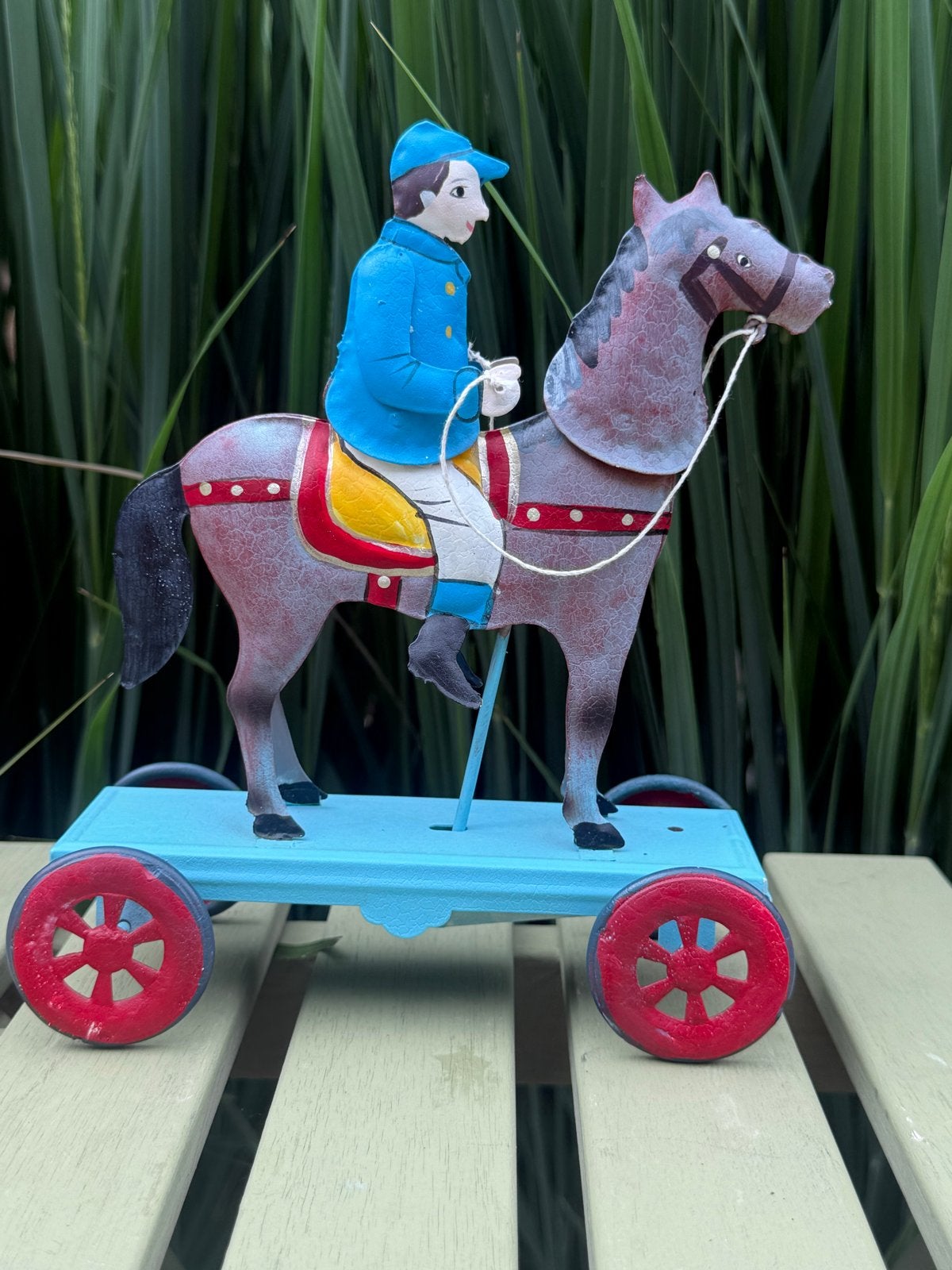Vintage blikken speelgoed: Ruiter en paard op wielen, Antiek en Kunst, Antiek | Speelgoed, Ophalen of Verzenden