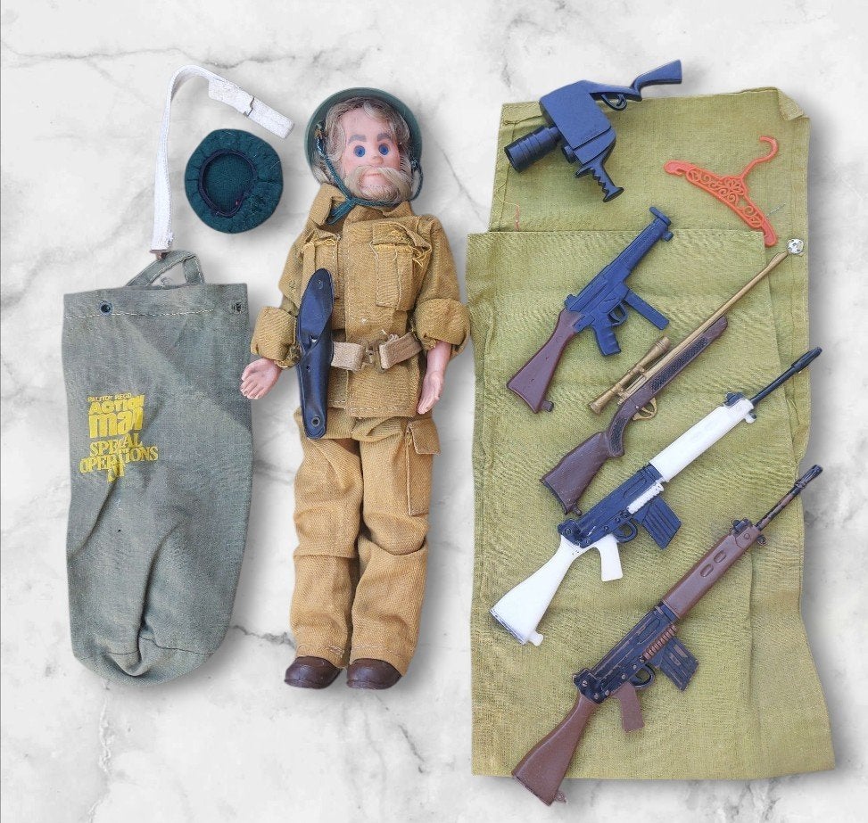 Vintage Mattel Mod Hair Ken 1973 in Action Man Outfit + acc, Verzamelen, Poppen, Ophalen of Verzenden, Pop