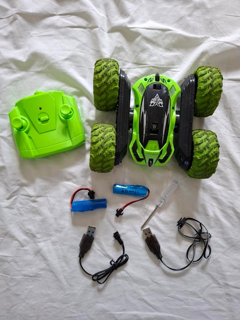 RC Stunt Auto met Afstandsbediening en Accu's, Hobby en Vrije tijd, Modelbouw | Radiografisch | Auto's, Gebruikt, Auto offroad