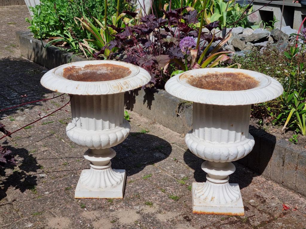 2 Antieke Gietijzeren  TUINVAZEN         
50 cm SAMEN VOOR :, Tuin en Terras, Ophalen, Gebruikt