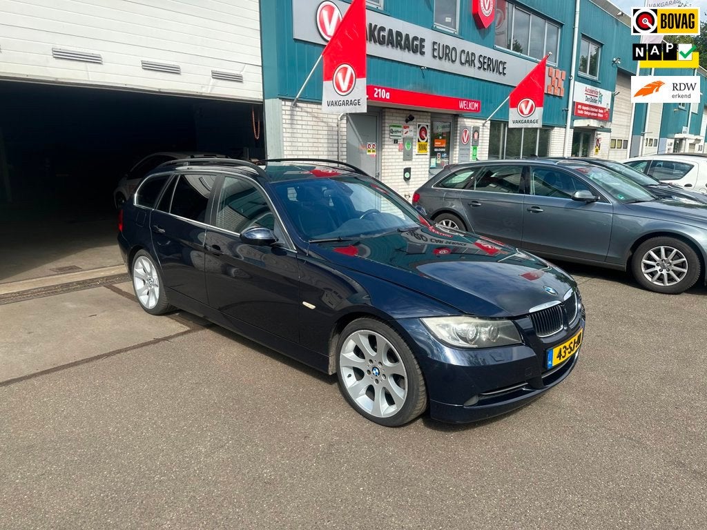 BMW 3-serie Touring 330xi High Executive, Auto's, BMW, Zwart, 2996 cc, Vierwielaandrijving, 93 €/maand