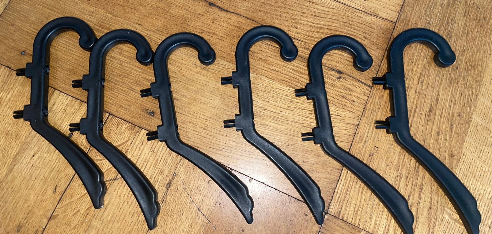 6x Zwarte Kunststof Kledinghangers, Ophalen of Verzenden, Nieuw, Kunststof