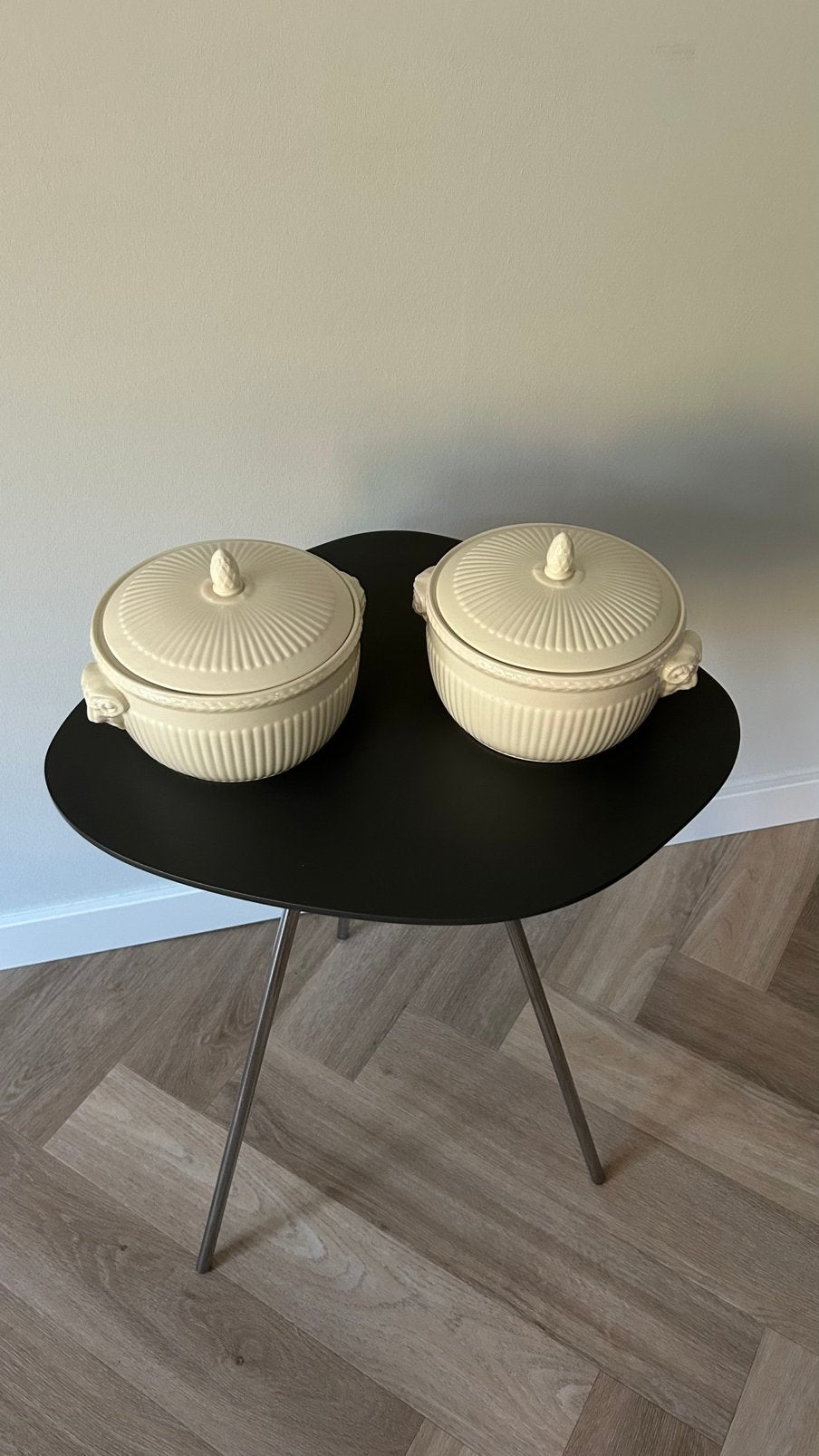Zgan dekschalen (2x) Wedgwood Edme Plain - puntgaaf, Ophalen, Klassiek, Schaal of Schalen, Zo goed als nieuw