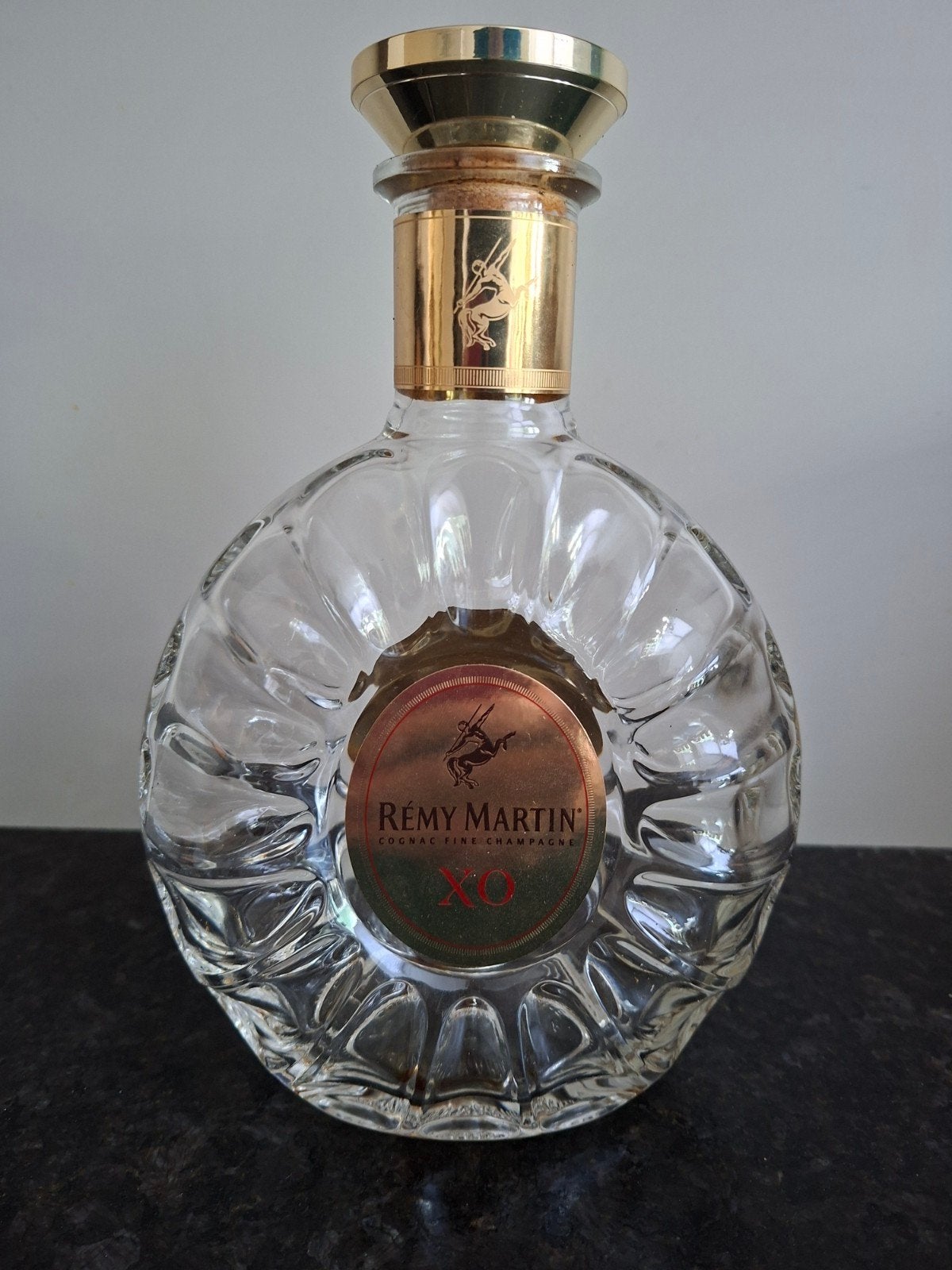 Lege sierlijke fles Remy Martin XO, Verzamelen, Ophalen of Verzenden, Gebruikt