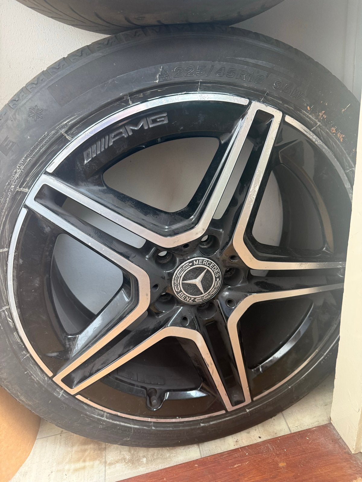 2 stuks Beschadigde AMG velgen met banden, Ophalen of Verzenden, Gebruikt