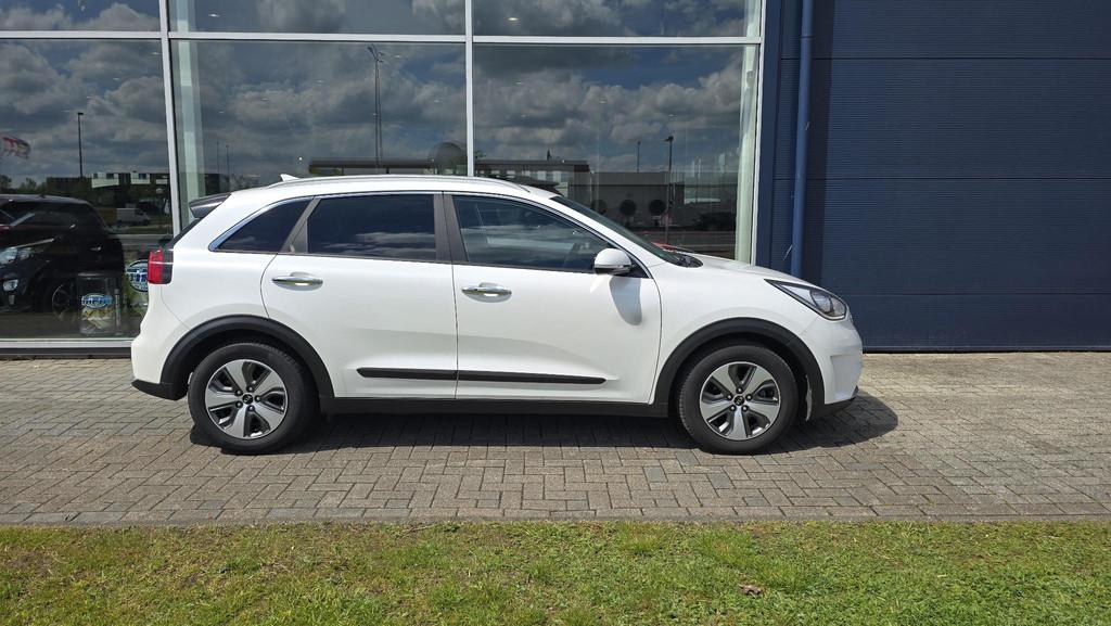 Kia Niro 1.6 GDi Hybrid BusinessLine |NAP|Stoel&Stuurverwarm, Auto's, Kia, Gebruikt, Euro 6, 2 kWh, Wit