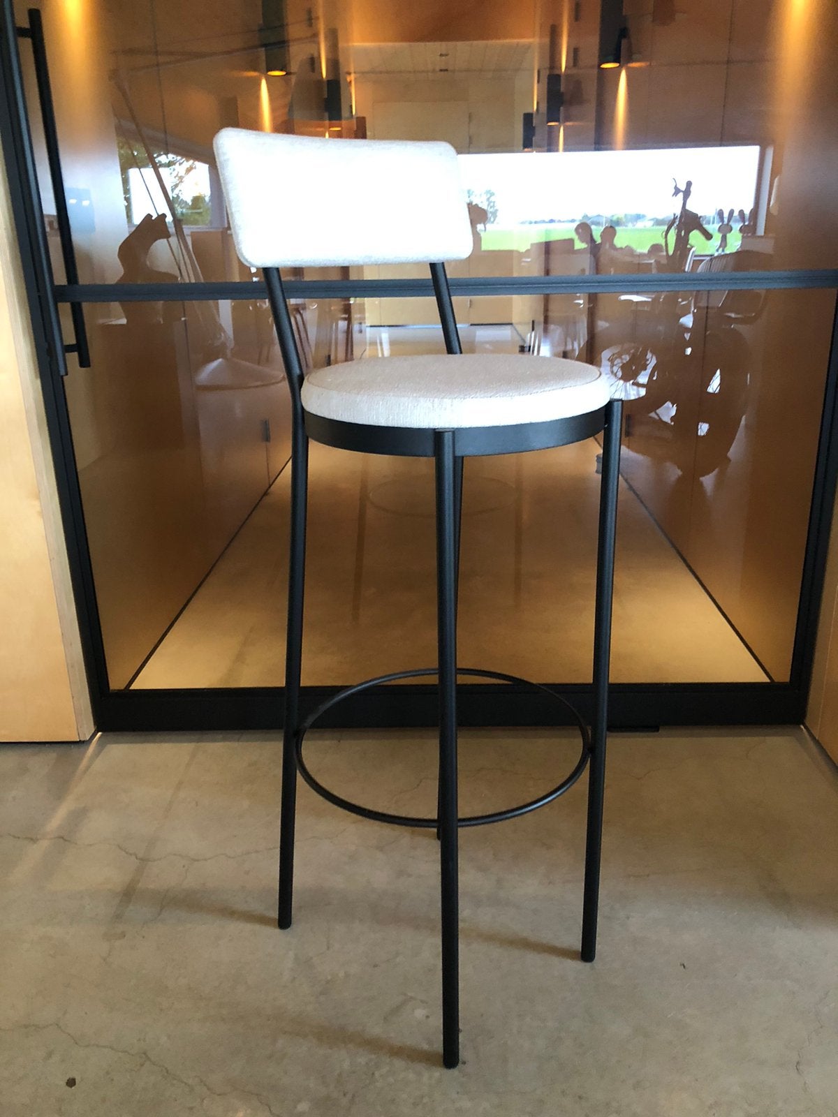 Puik Design hoge barkruk zwart / beige - vuilafstotend, 1 kruk, Ophalen, Zo goed als nieuw, 60 tot 90 cm