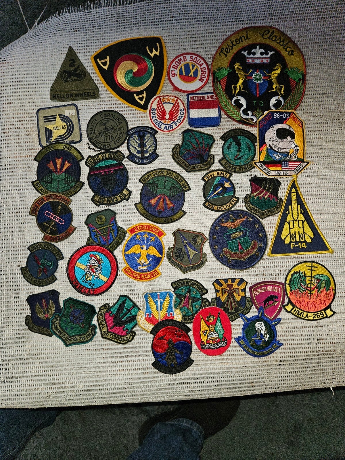 35 x div  militaire en andere patches, Ophalen of Verzenden, Overige soorten, Overige gebieden, Embleem of Badge