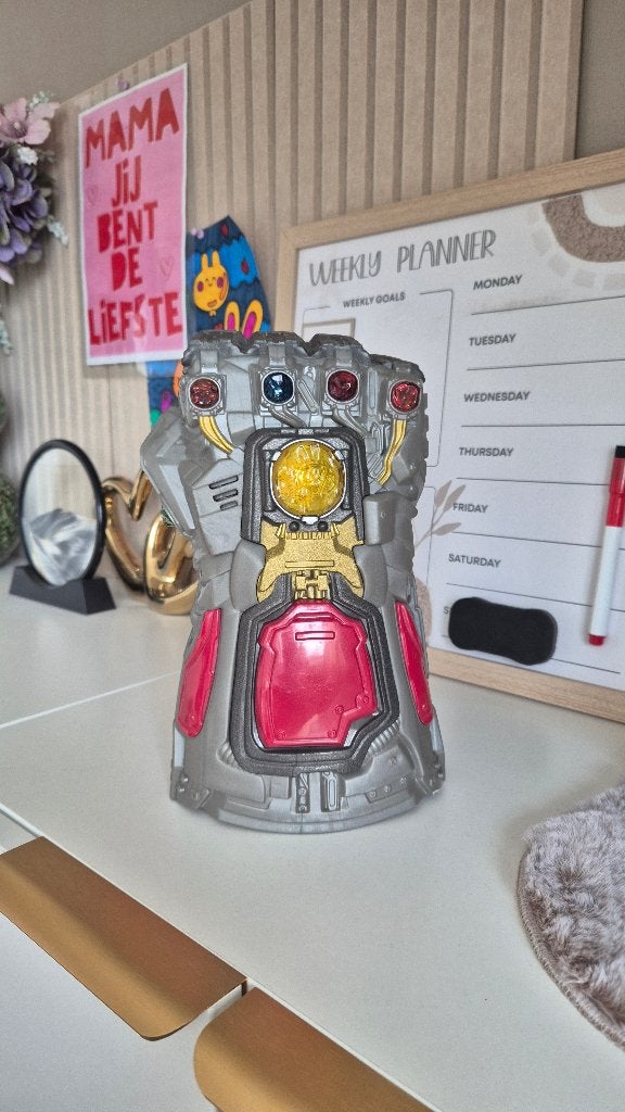 Avengers Endgame Infinity Gauntlet-figuur grijs, Kinderen en Baby's, Ophalen of Verzenden, Zo goed als nieuw