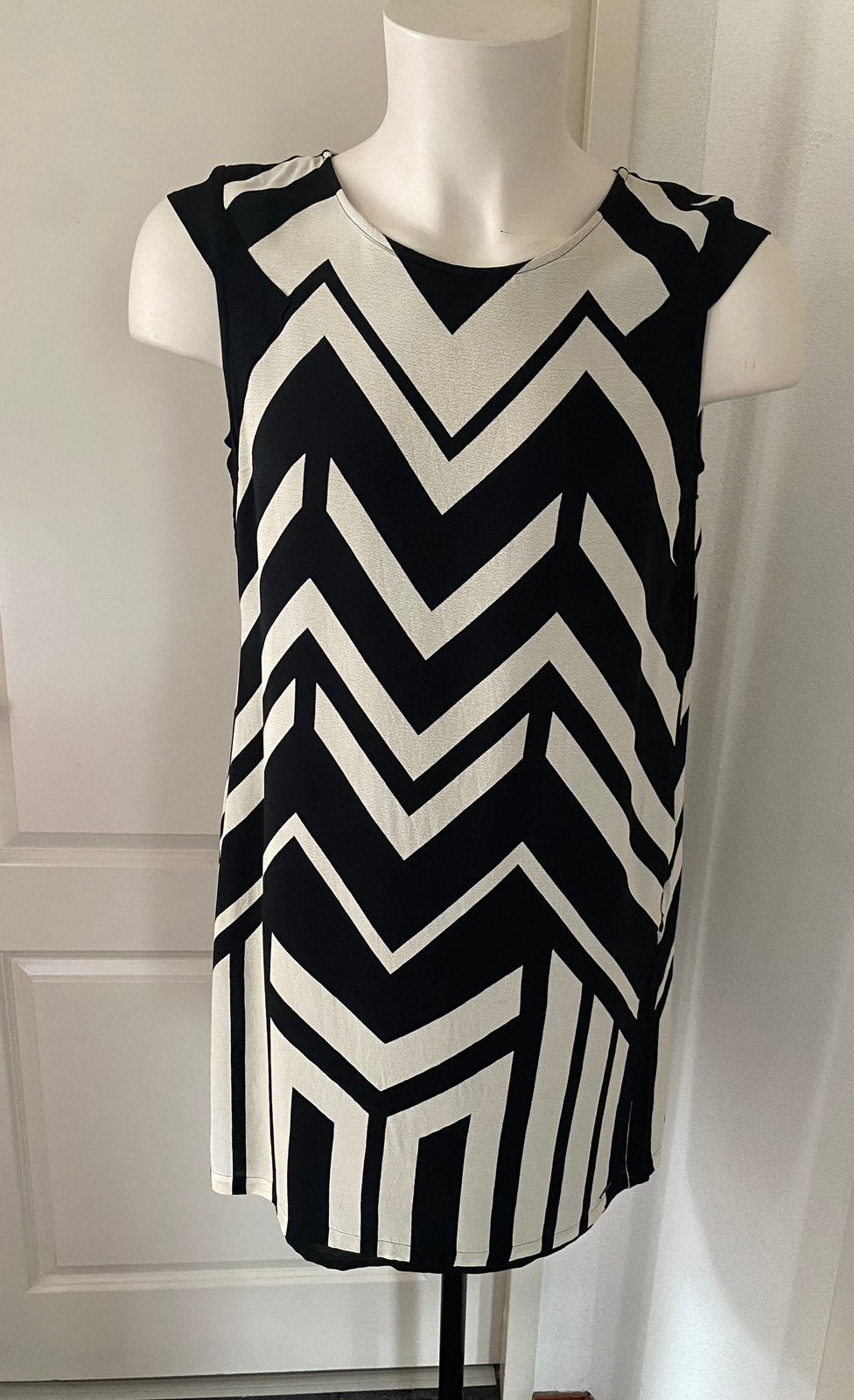 Mexx jurk zwart wit maat 42, Kleding | Dames, Zwart, Maat 42/44 (L), Ophalen of Verzenden, Zo goed als nieuw