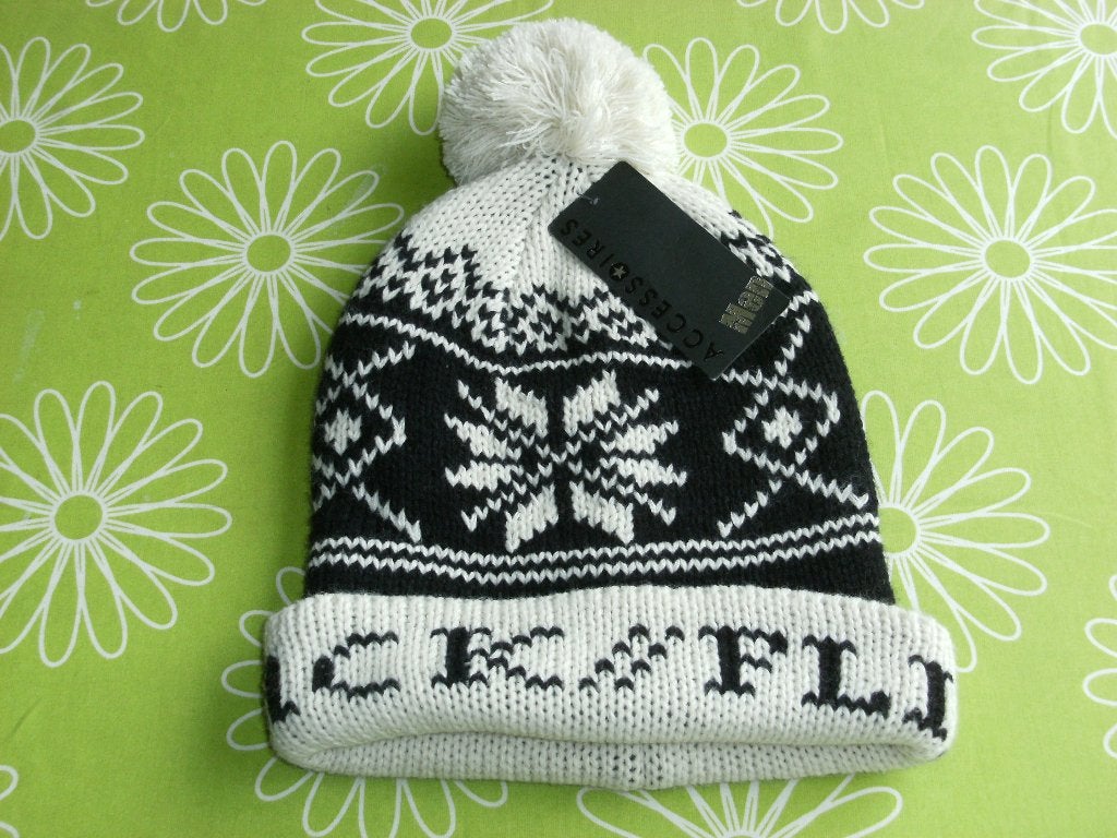 Nieuw met label- Noorse muts (wit met zwart), Ophalen of Verzenden, Nieuw, Overige maten, Muts