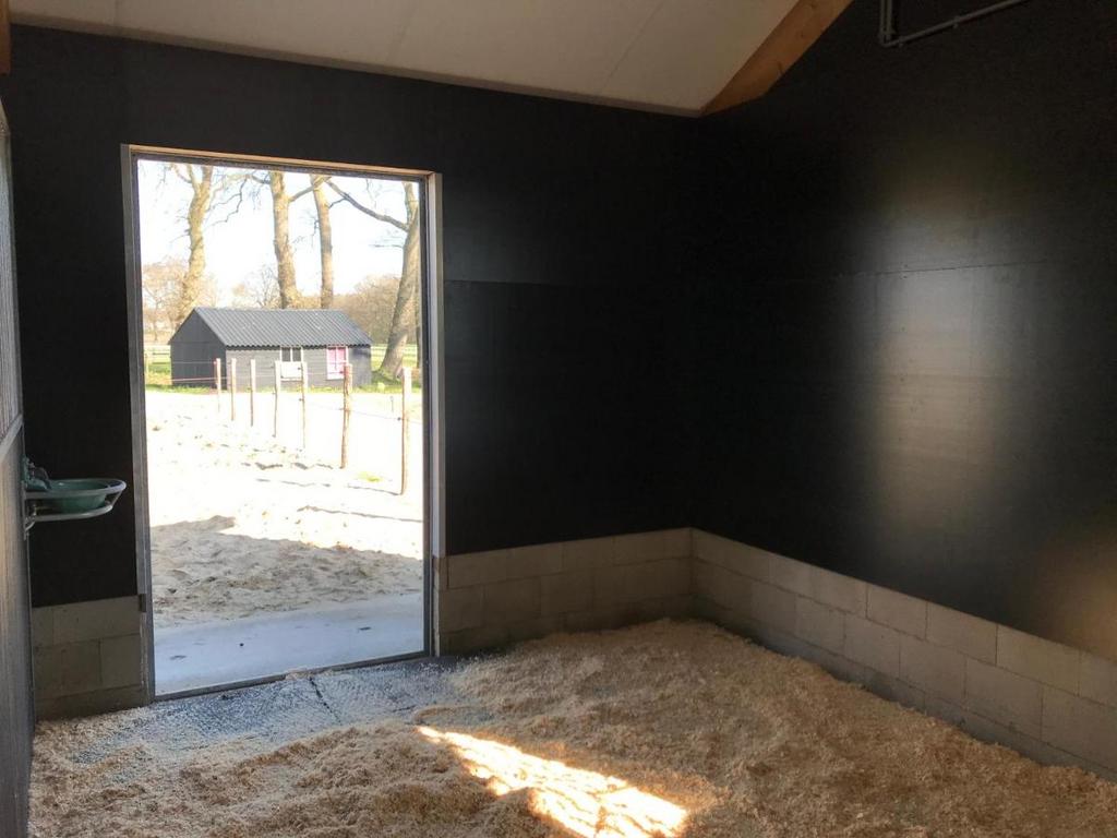 Stalling aangeboden in Garderen - alleen voor merries, Dieren en Toebehoren, Stalling en Weidegang, 2 of 3 paarden of pony's, Weidegang