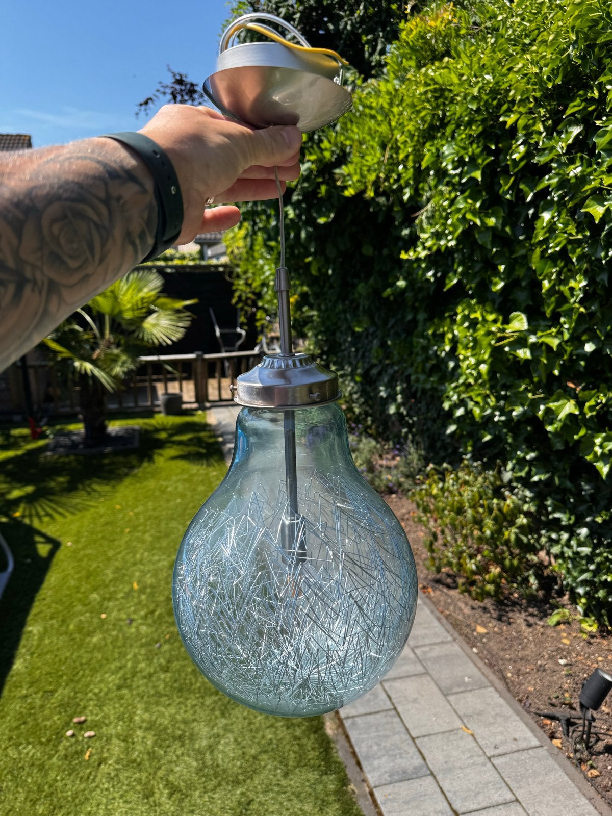 Unieke glazen hanglamp met metaaldraad decoratie, Ophalen, Zo goed als nieuw, Glas