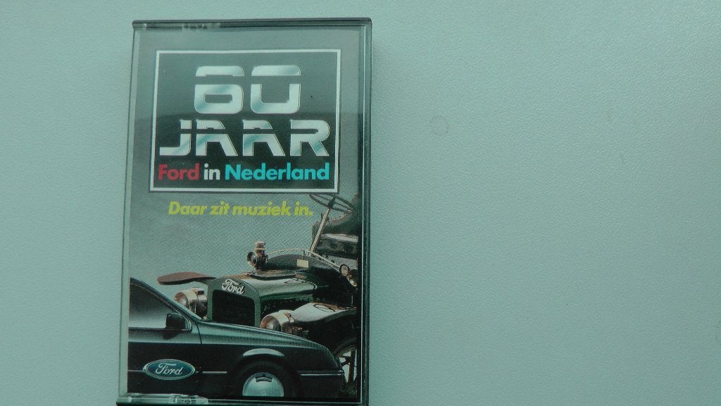 Cassettebandje Ford60 jaar in Nederland, Gebruikt, Overige genres, 1 bandje, Ophalen of Verzenden