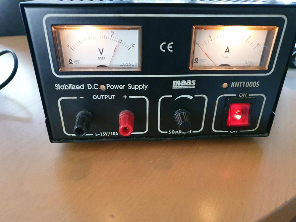 Regelbare voeding tot 15 volt  en 10 ampere, Hobby en Vrije tijd, Ophalen of Verzenden