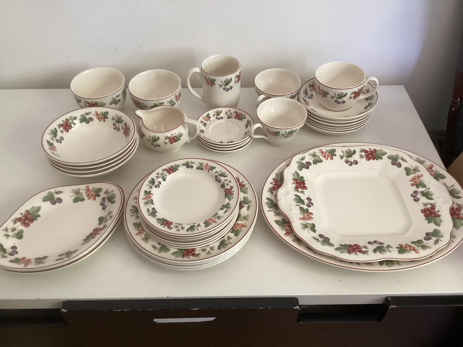 Wedgwood “Provence” serviesdelen., Ophalen of Verzenden, Zo goed als nieuw, Bord(en), Wedgwood