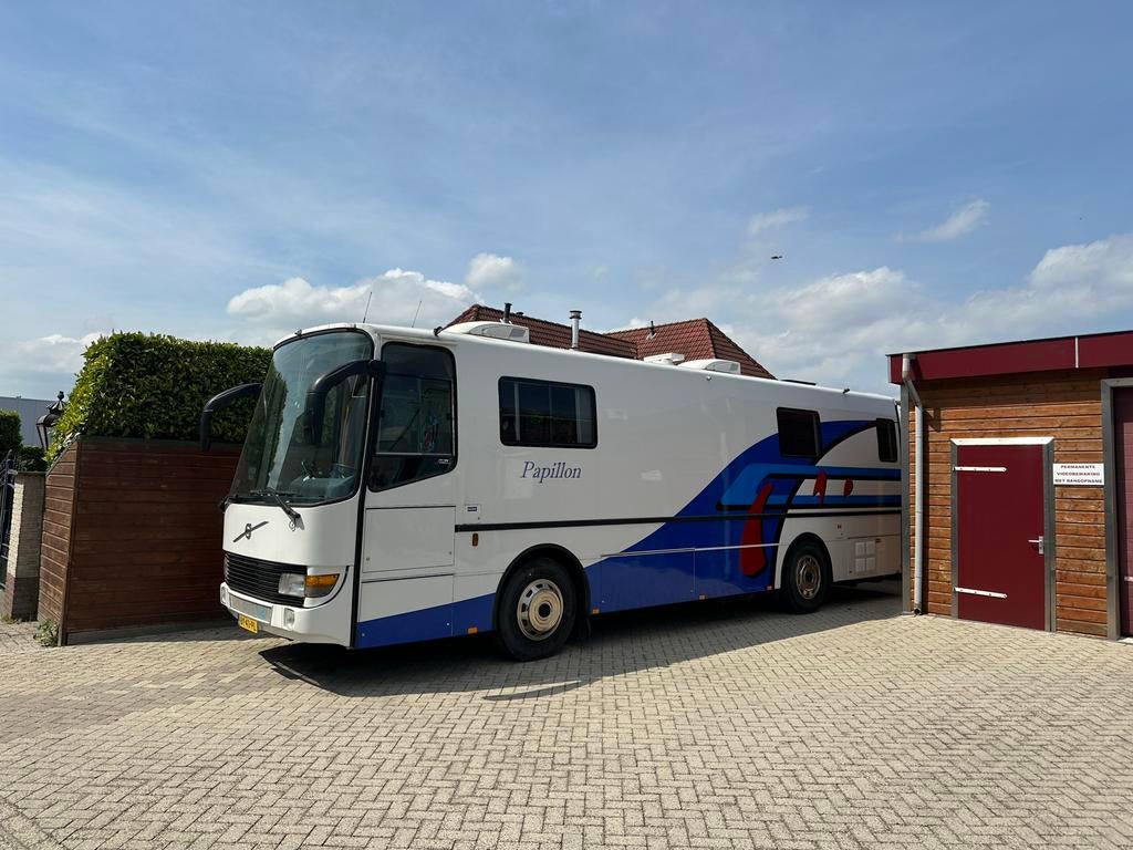 Unieke Volvo Buscamper 'Papillon' - Ruim en Compleet, Overige merken, Chemisch toilet, Buscamper of Camperbus, Ringverwarming