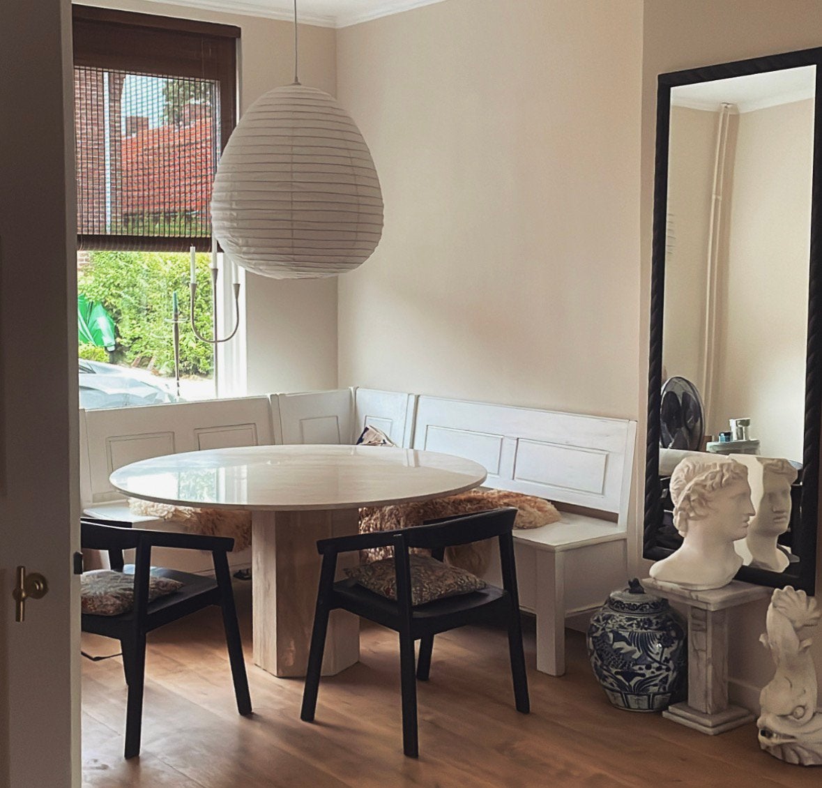 Complete eethoek: travertin eettafel + hoekbank + 3 stoelen, Ophalen, Gebruikt, Japandi, Minder dan 4 stoelen