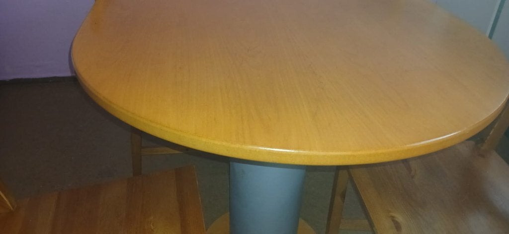 Gratis ophalen - Keuken tafel, Huis en Inrichting, Tafels | Eettafels, Ophalen, Gebruikt, 100 tot 150 cm, 50 tot 100 cm