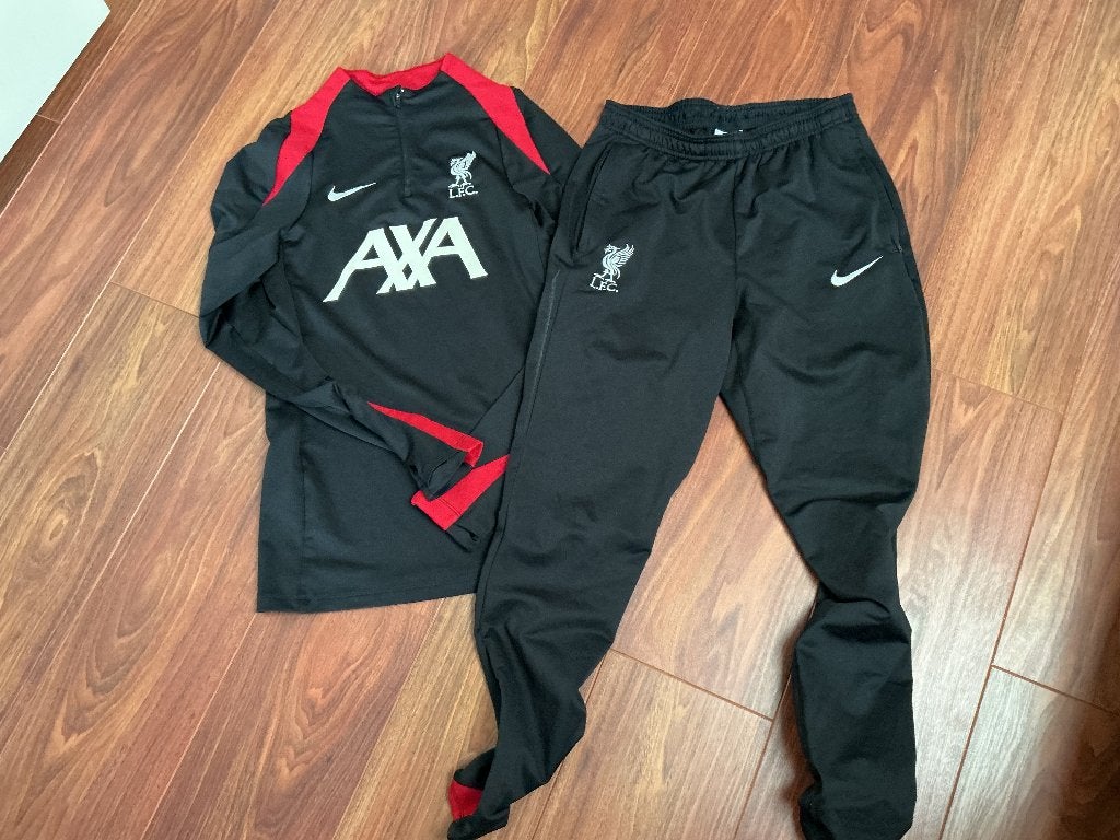 Trainingspak Nike/Liverpool, Zwart, Nike, Ophalen of Verzenden, Zo goed als nieuw