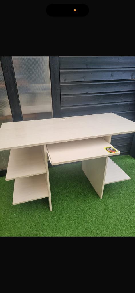 Nette en stevige bureau, Huis en Inrichting, Ophalen, Zo goed als nieuw