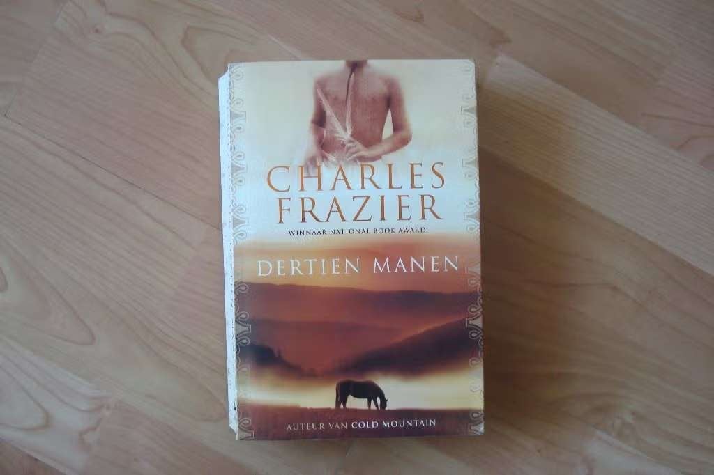 Charles Frazier - Dertien Manen, Boeken, Ophalen of Verzenden, Gelezen