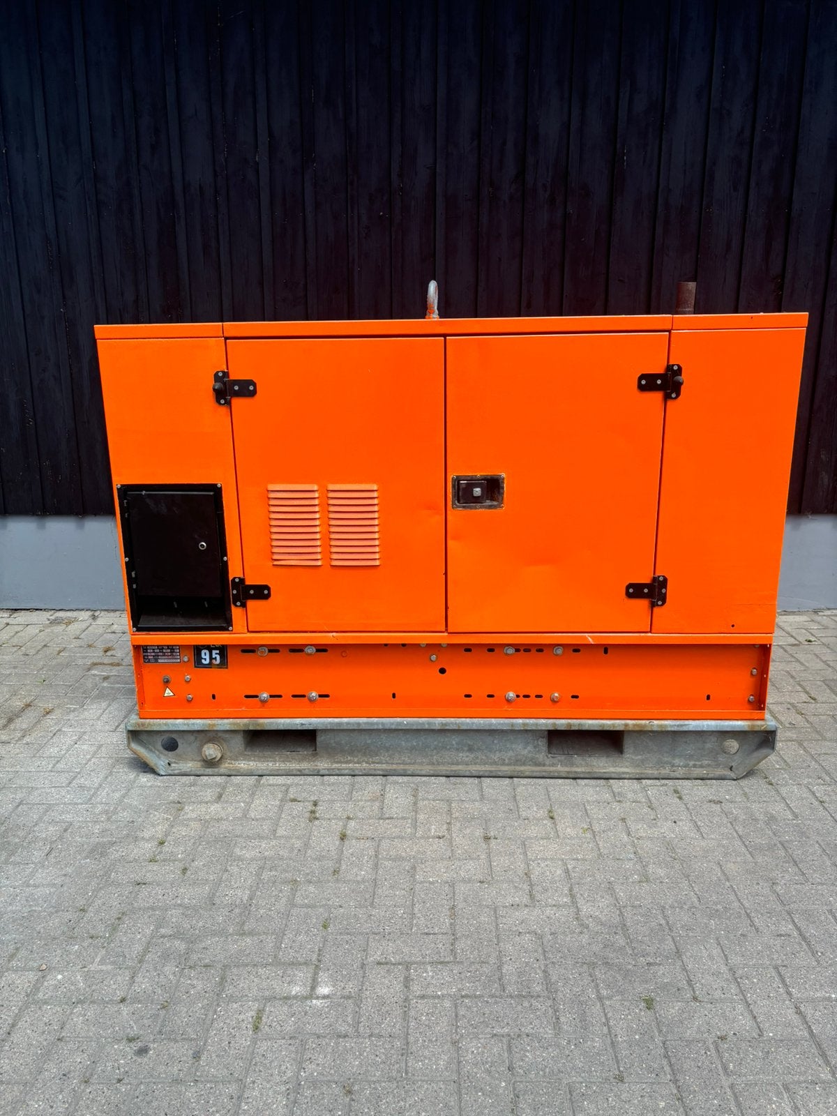 SDMO 27 KVA aggregaat, Doe-het-zelf en Verbouw, Ophalen, Gebruikt, 30 kVA of meer, Elektrisch startend