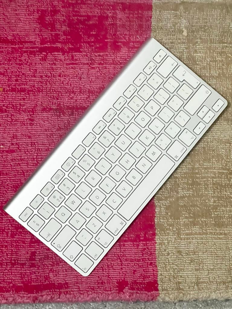 Apple Magic Keyboard A1314 - Draadloos QWERTY, Ophalen of Verzenden, Qwerty, Gebruikt, Draadloos