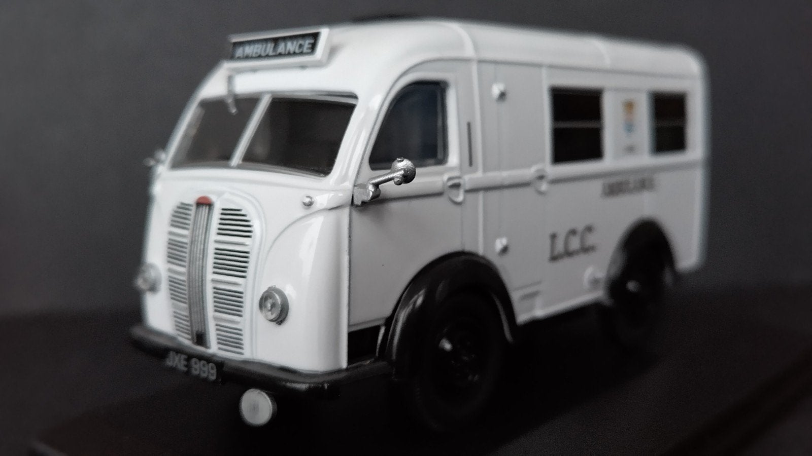 Austin K8 LCC Hospital Ambulance 1:43 Oxford Diecast Pol, Overige merken, Auto, Verzenden, .