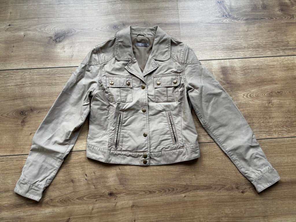 Kort beige damesjasje van het merk Leon maat 38, Maat 38/40 (M), Beige, Ophalen of Verzenden, Zo goed als nieuw