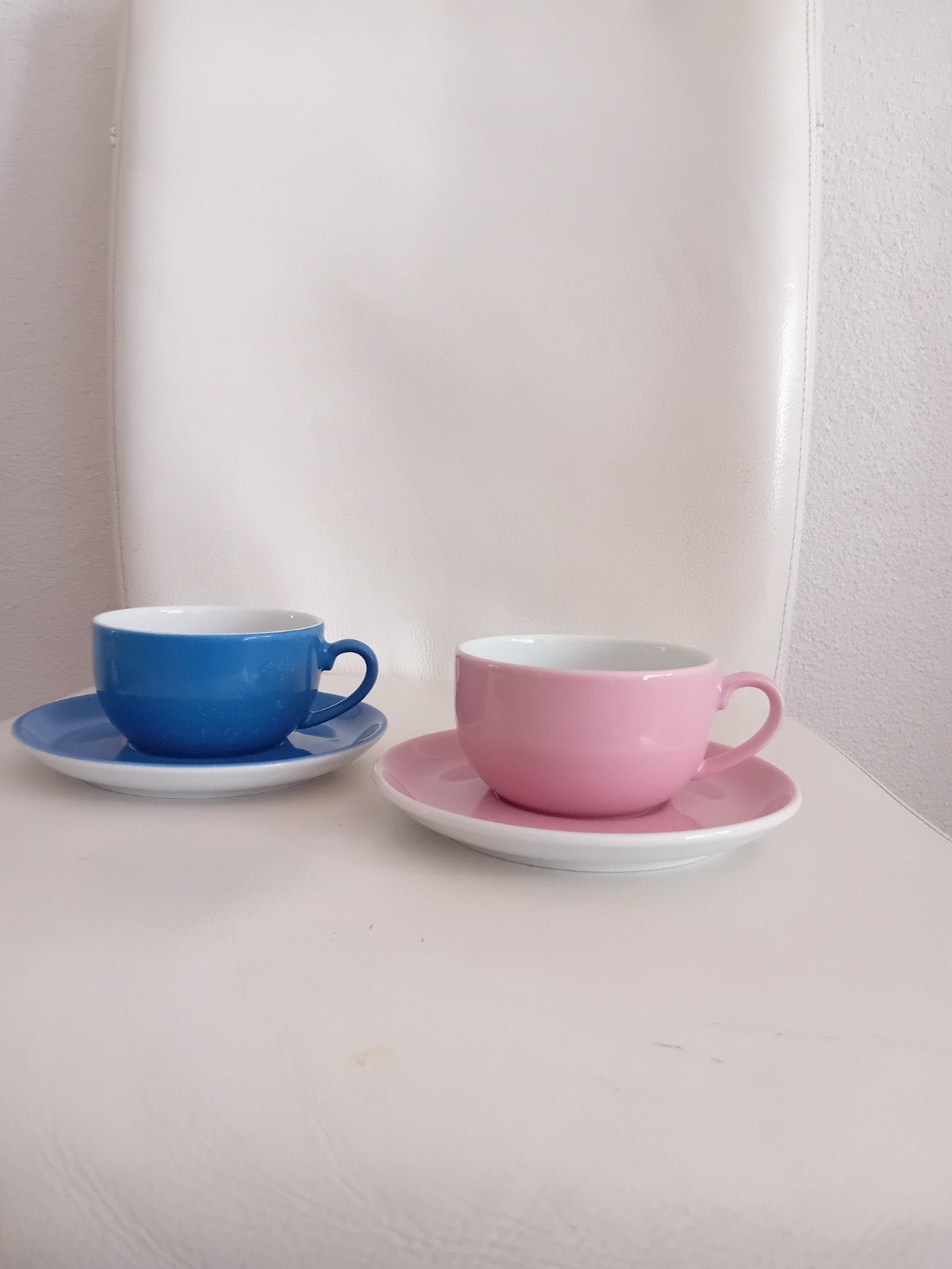 2 x koffiekopje met schotel., Ophalen, Porselein, Overige stijlen, Kop(pen) en/of Schotel(s)