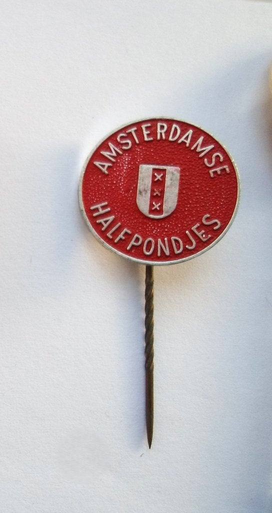 Speldje Amsterdam. Halfpondjes., Ophalen of Verzenden, Gebruikt, Merk, Speldje of Pin