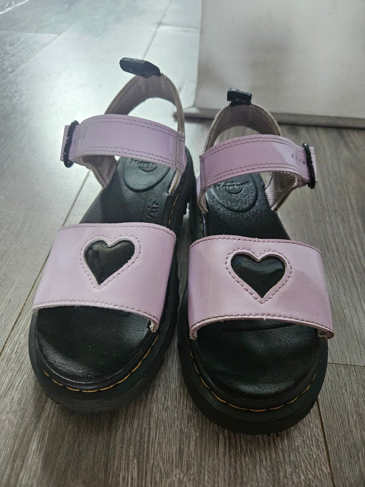 Dr. Martens Marlowe Hearts J sandalen, lila, maat 33.5, Kinderen en Baby's, Kinderkleding | Schoenen en Sokken, Ophalen of Verzenden