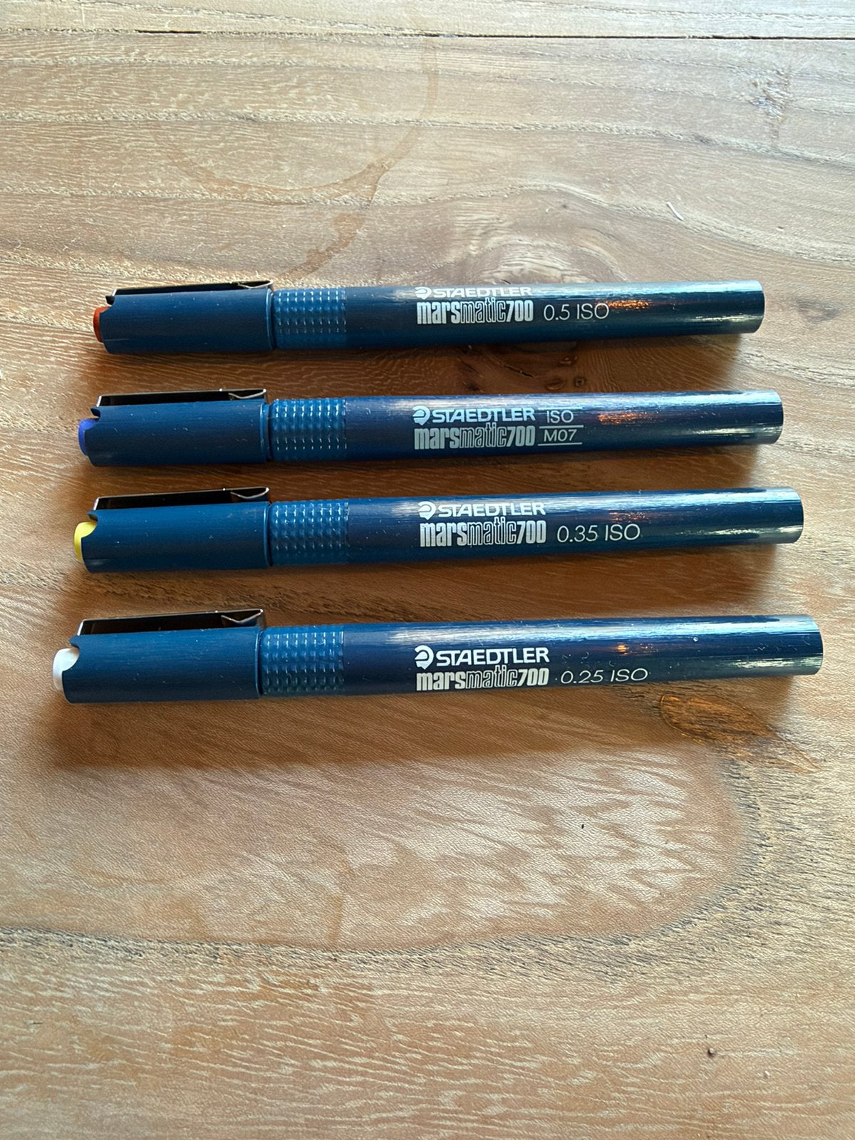 4 Staedtler Mars matic 700, div technische ISO-lijndiktes, Ophalen of Verzenden, Gebruikt, Potlood of Stift