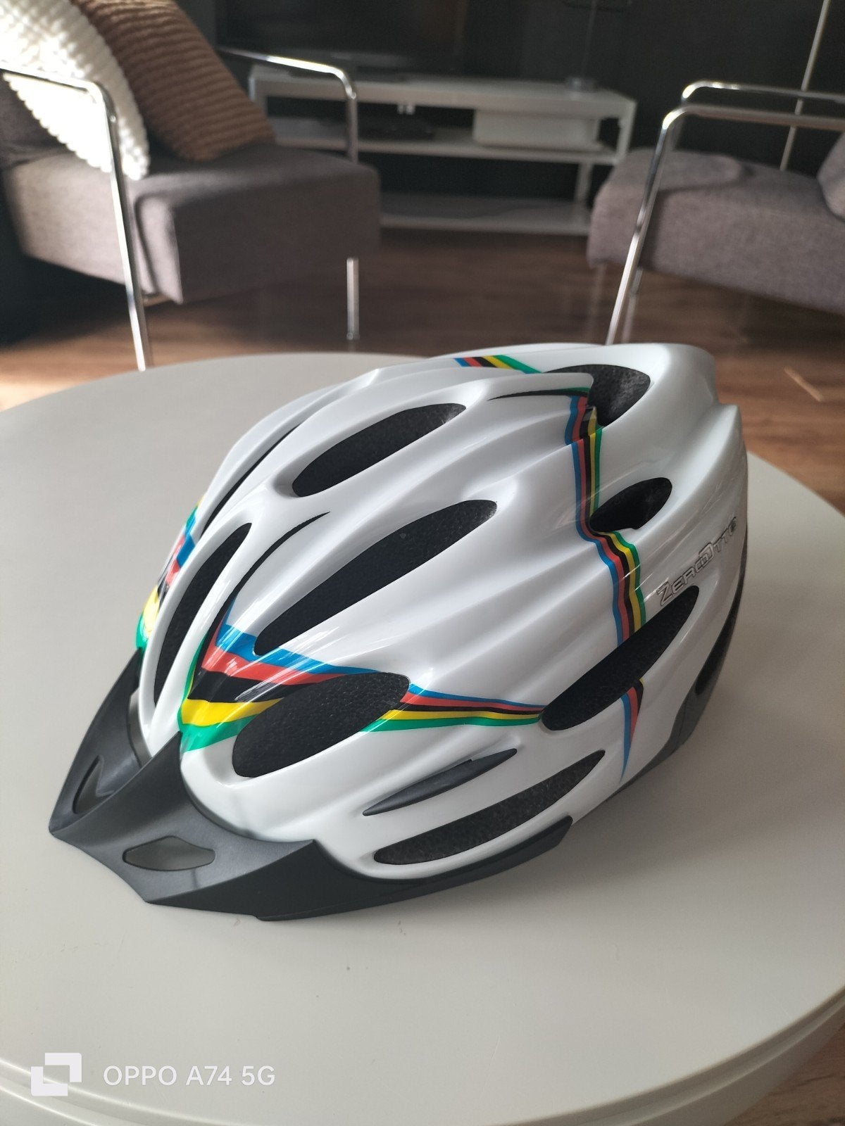 Mooie witte fietshelm maat L met strepen, verstelbaar, Gebruikt, Onbekend, Ophalen of Verzenden, L