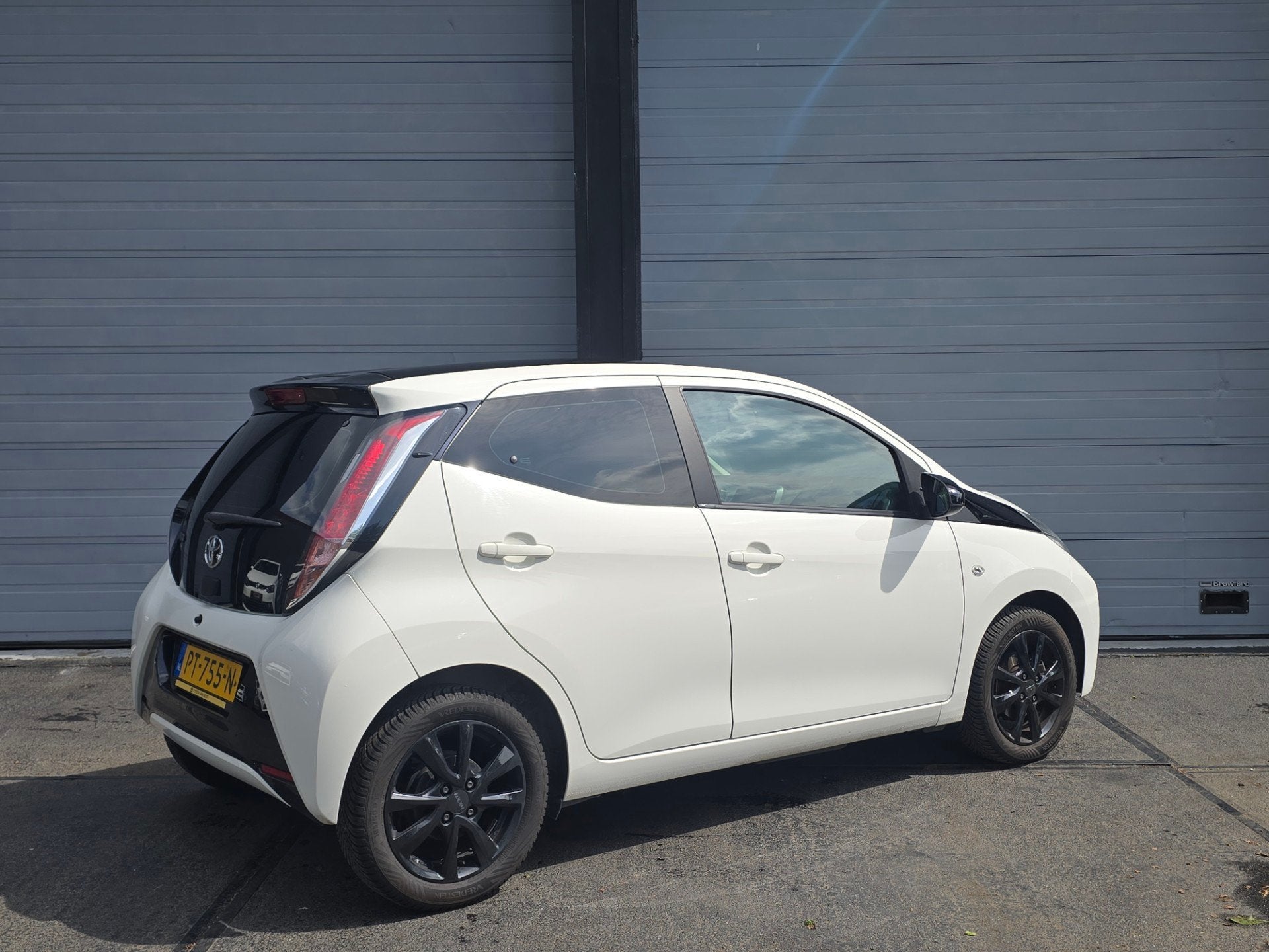 Toyota Aygo 1.0 VVT-i x-play, NAP nette staat, goed rijdend, Voorwielaandrijving, Start-stop-systeem, Stof, Gebruikt