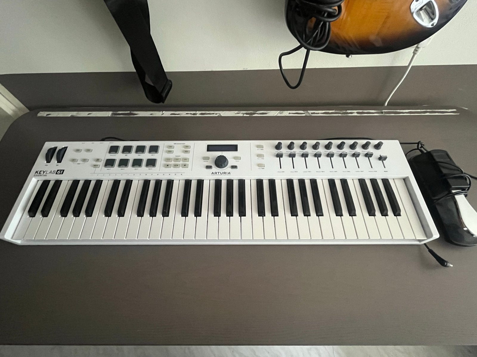 Arturia Keylab 61 Essential MIDI Keyboard + Sustain pedal, Muziek en Instrumenten, Overige merken, 61 toetsen, Ophalen of Verzenden