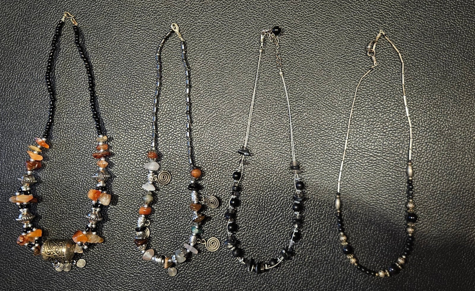 Diverse kettingen en armbanden uit verschillende werelddelen, Overige materialen, Gebruikt, Overige kleuren, Ophalen of Verzenden