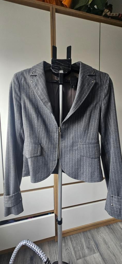 Mexx Stijlvol Grijs Gestreept mantelpakje - Maat M, Kleding | Dames, Jasjes, Kostuums en Pakken, Zo goed als nieuw, Kostuum of Pak