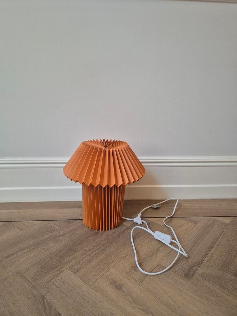 H&M HOME oranje lamp geplooid papier, Huis en Inrichting, Lampen | Tafellampen, Ophalen, Zo goed als nieuw