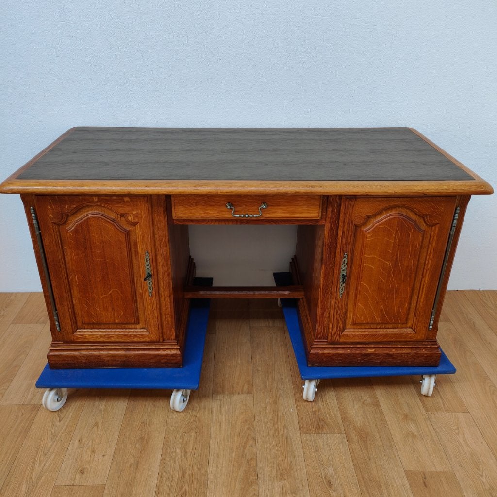 Vintage eiken bankiersbureau, houten bureau, buro, Huis en Inrichting, Demontabel, Valkenswaard, Gebruikt, Info@flashbackfurniture.nl