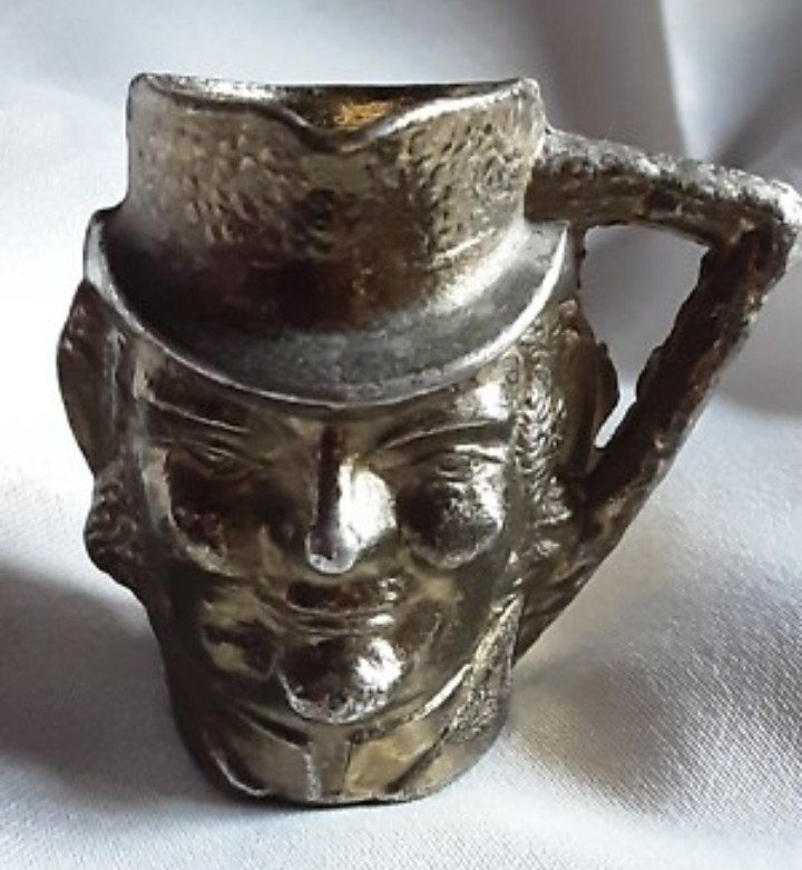 Vintage miniatuur Toby-kan van massief messing, 5 cm groot,, Antiek en Kunst, Ophalen of Verzenden, Koper