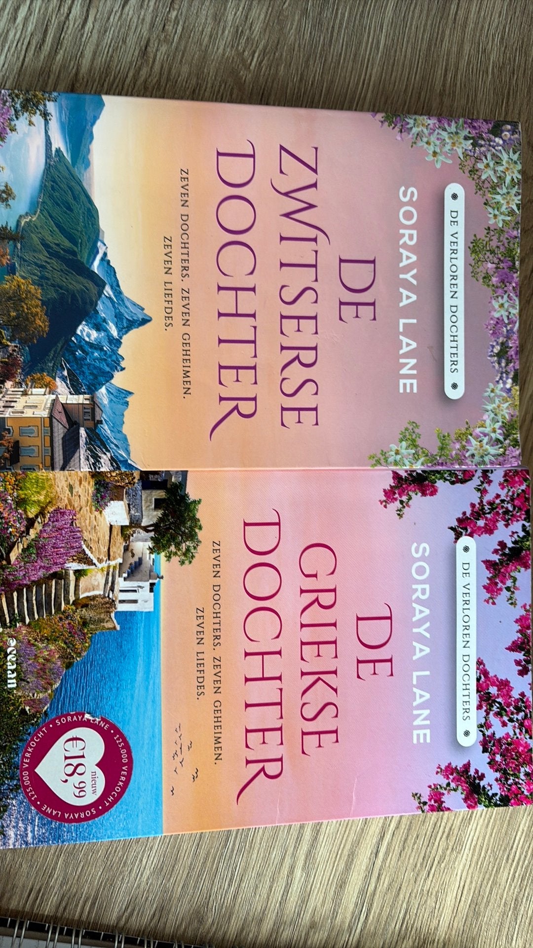 2 boeken uit de serie De Dochter, Boeken, Chicklit, Ophalen of Verzenden, Gelezen