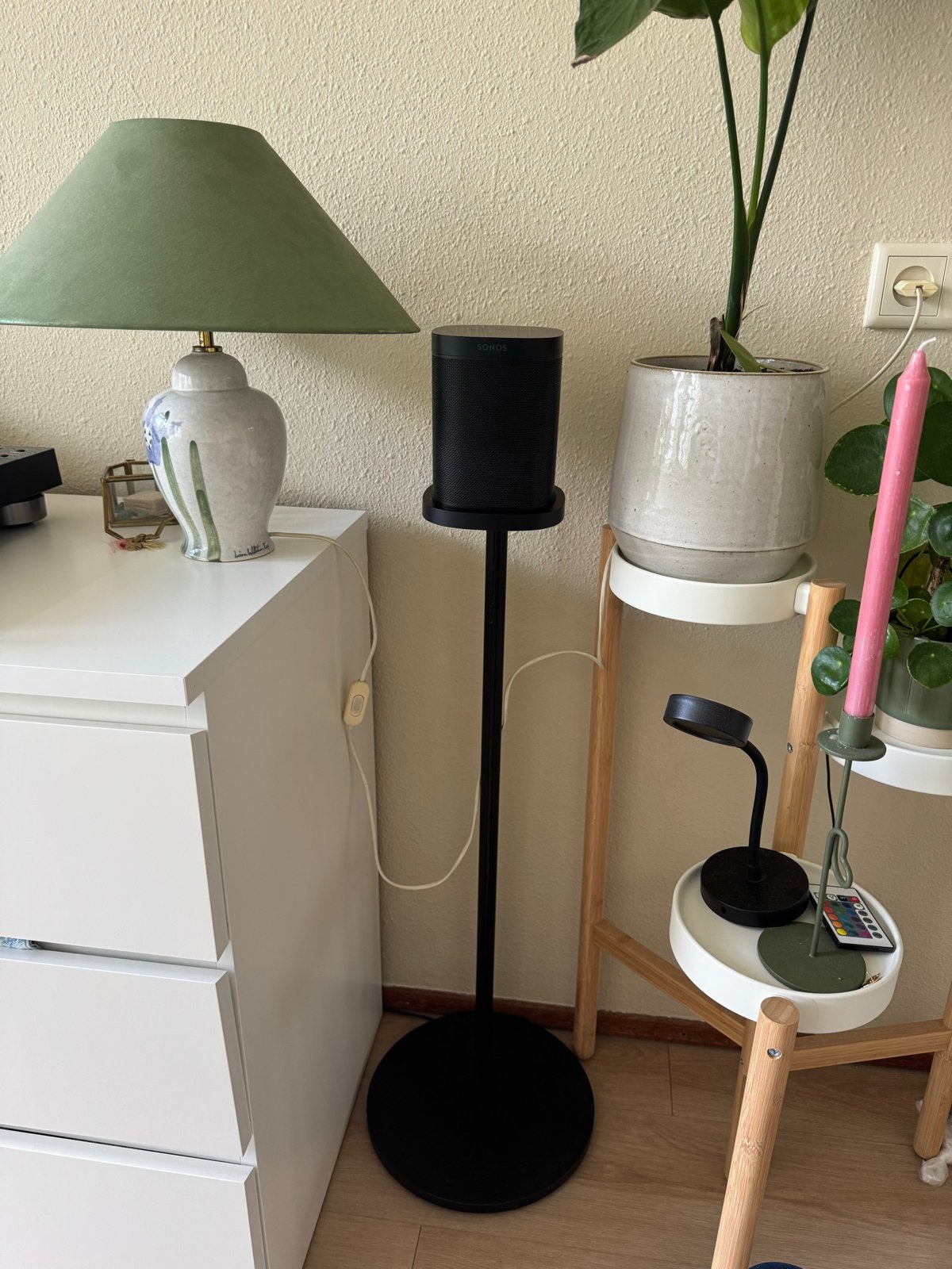 Twee Sonos One's met 2x Sonos Stands