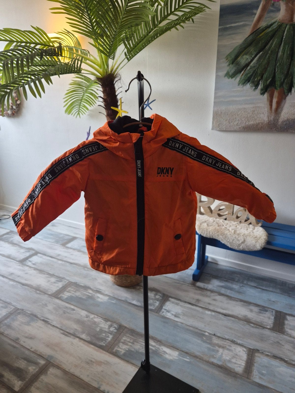Kinderjasje van DKNY, maat 12 maanden, Jongetje of Meisje, Ophalen of Verzenden, Zo goed als nieuw, Jasje