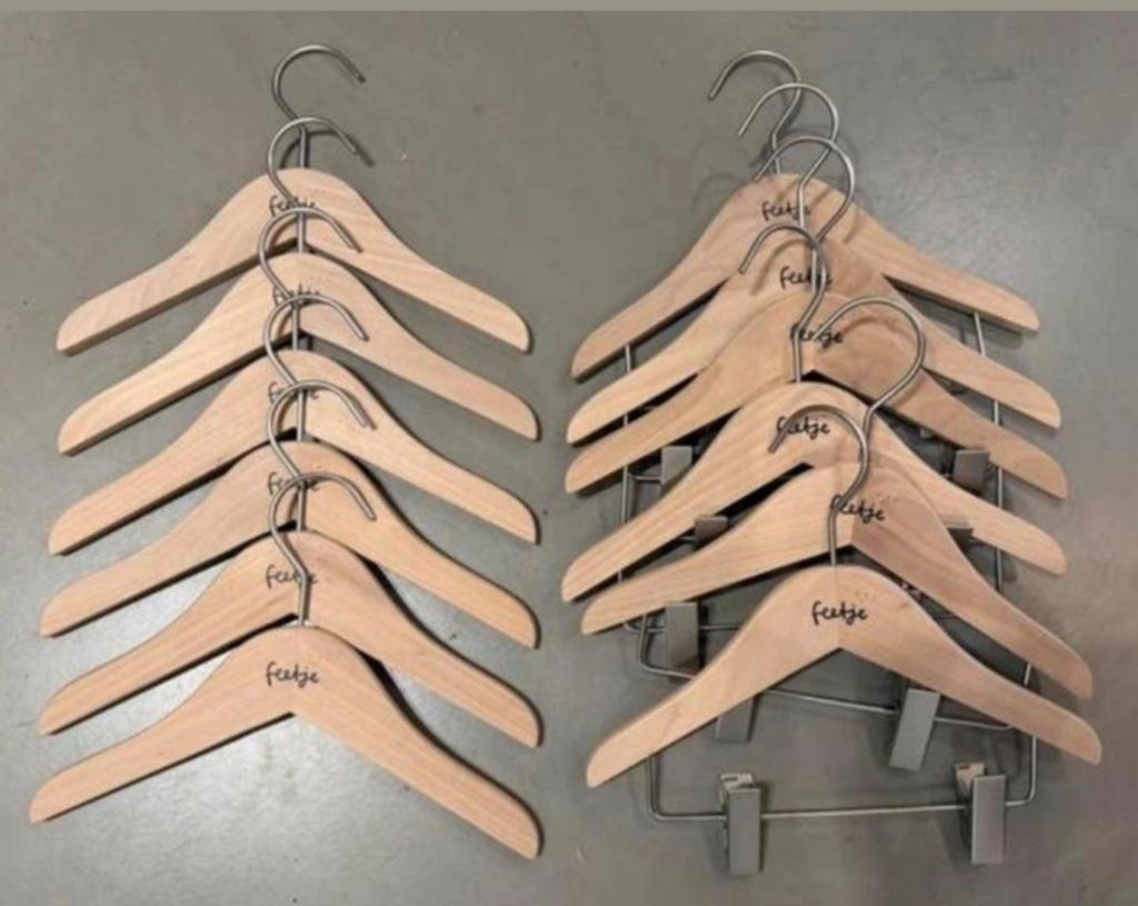 Grote partij Feetje houten kledinghangers, kleerhangers, Ophalen of Verzenden, Gebruikt, Hout, Kinderen