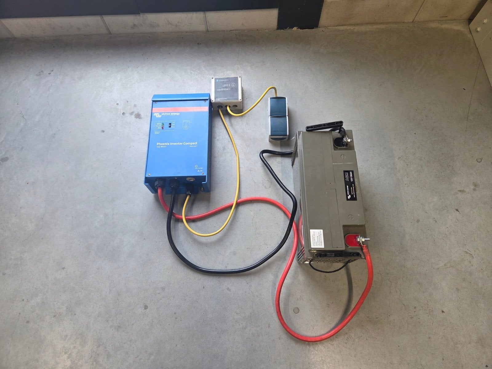 Victron 1600 watt 12V omvormer met 130ah accu inverter, Ophalen