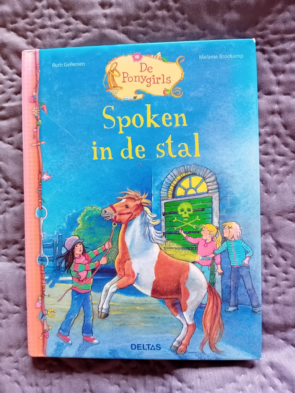 Spoken in de stal - De Ponygirls - Ruth Gellersen, Ophalen of Verzenden, Gelezen