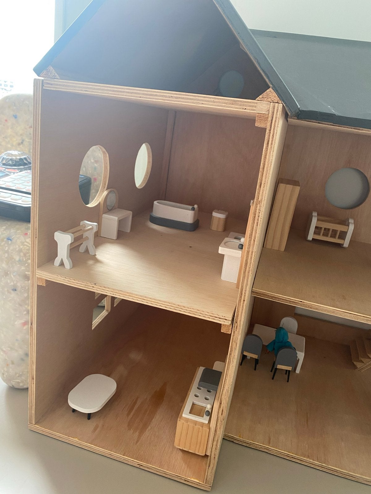 Houten Poppenhuis met Meubels (hand gemaakt), Kinderen en Baby's, Speelgoed | Poppenhuizen, Ophalen, Gebruikt, Poppenhuis